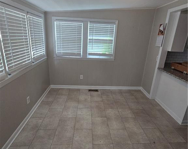 2705 Pecan - Photo Thumbnail 9