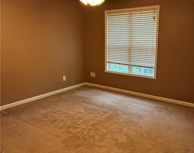 120 Green Links Drive - Photo Thumbnail 10