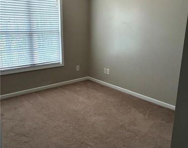 120 Green Links Drive - Photo Thumbnail 5