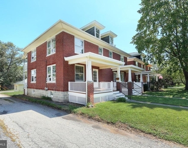 319 N Stratton Street - Photo Thumbnail 3