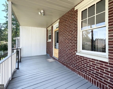 319 N Stratton Street - Photo Thumbnail 8