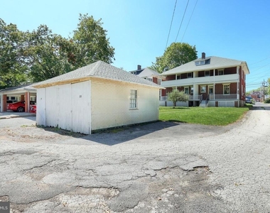319 N Stratton Street - Photo Thumbnail 6