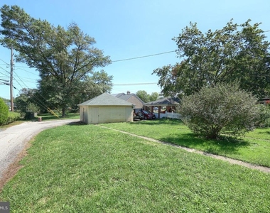 319 N Stratton Street - Photo Thumbnail 4