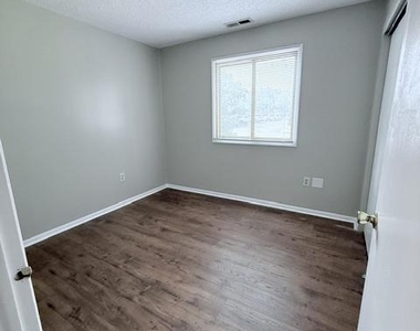 511 Ravens Crest Drive - Photo Thumbnail 8