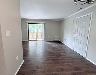 511 Ravens Crest Drive - Photo Thumbnail 5