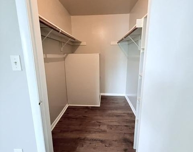 511 Ravens Crest Drive - Photo Thumbnail 14