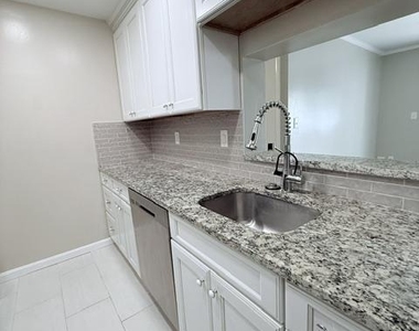 511 Ravens Crest Drive - Photo Thumbnail 3