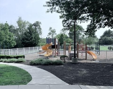 511 Ravens Crest Drive - Photo Thumbnail 18