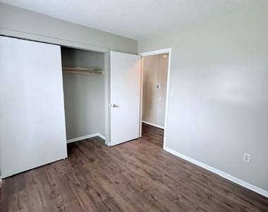 511 Ravens Crest Drive - Photo Thumbnail 9