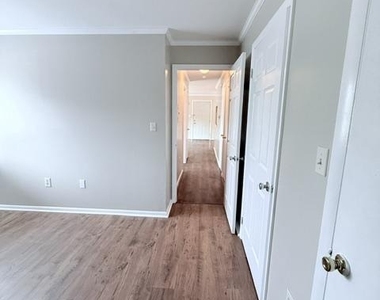 511 Ravens Crest Drive - Photo Thumbnail 16