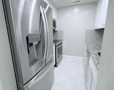 511 Ravens Crest Drive - Photo Thumbnail 2