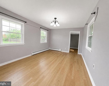 580 Village Rd W - Photo Thumbnail 16