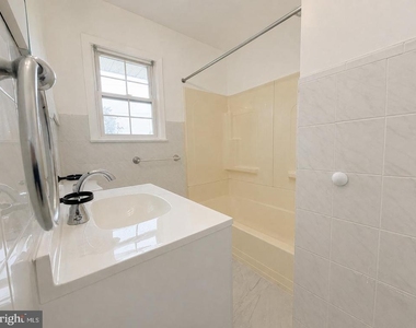 580 Village Rd W - Photo Thumbnail 23