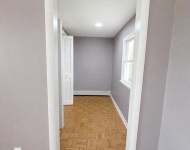 580 Village Rd W - Photo Thumbnail 18