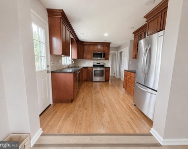 580 Village Rd W - Photo Thumbnail 7