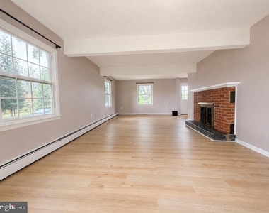 580 Village Rd W - Photo Thumbnail 11