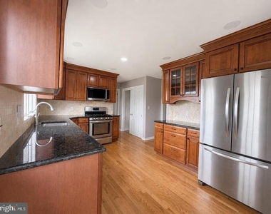 580 Village Rd W - Photo Thumbnail 6