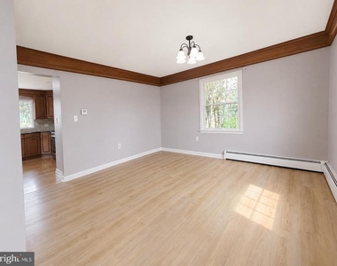 580 Village Rd W - Photo Thumbnail 24
