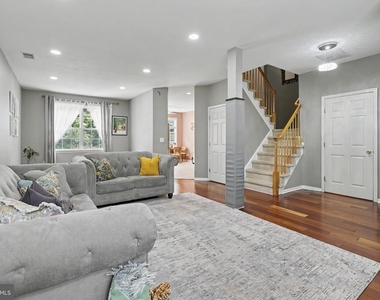 16 Shelley Circle - Photo Thumbnail 11