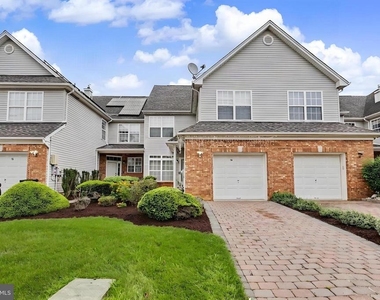 16 Shelley Circle - Photo Thumbnail 1