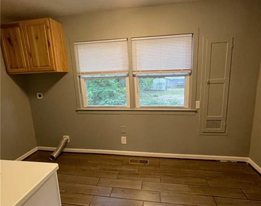 805 Chatham Street - Photo Thumbnail 3
