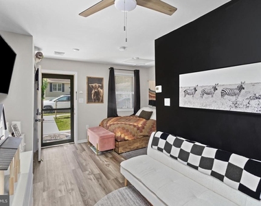 325 W Evergreen Avenue - Photo Thumbnail 7