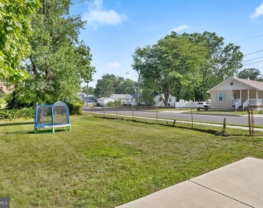 325 W Evergreen Avenue - Photo Thumbnail 19