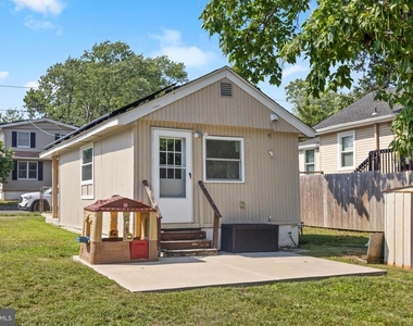 325 W Evergreen Avenue - Photo Thumbnail 16