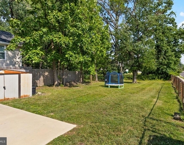 325 W Evergreen Avenue - Photo Thumbnail 20