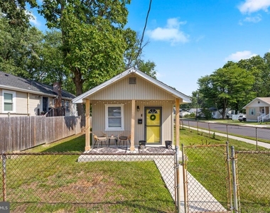 325 W Evergreen Avenue - Photo Thumbnail 3