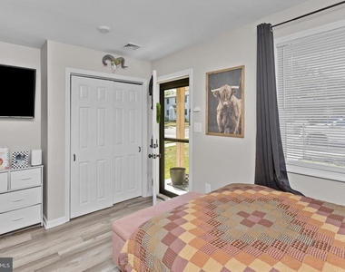 325 W Evergreen Avenue - Photo Thumbnail 9