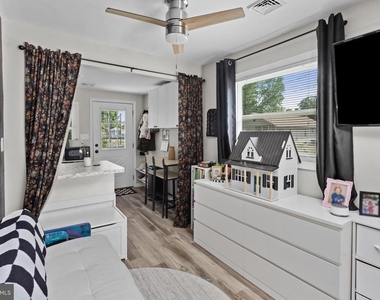 325 W Evergreen Avenue - Photo Thumbnail 10