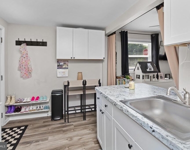 325 W Evergreen Avenue - Photo Thumbnail 13