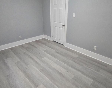 4307 Maple Avenue - Photo Thumbnail 12