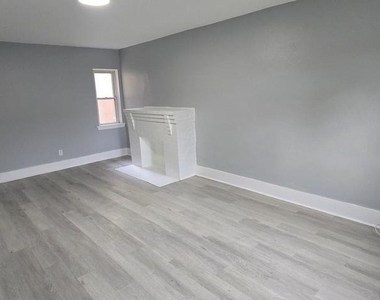 4307 Maple Avenue - Photo Thumbnail 4
