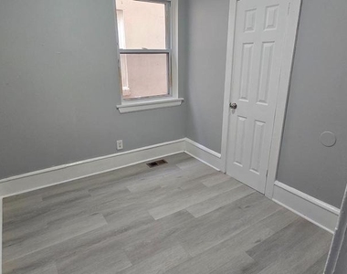4307 Maple Avenue - Photo Thumbnail 9