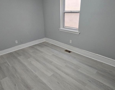 4307 Maple Avenue - Photo Thumbnail 11