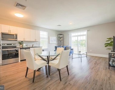 1728 Whirlaway Lane - Photo Thumbnail 2