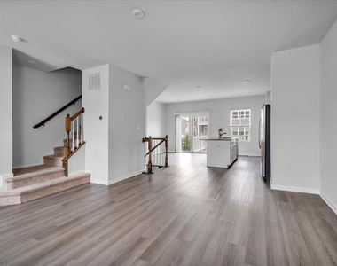 7 Hamilton Court - Photo Thumbnail 1