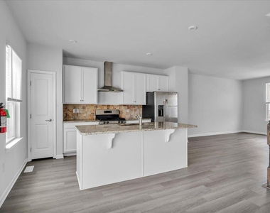 7 Hamilton Court - Photo Thumbnail 2