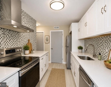 505b Cypress Point Circle - Photo Thumbnail 3