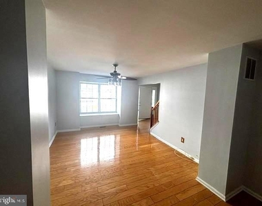 1504 Coventry Way - Photo Thumbnail 7