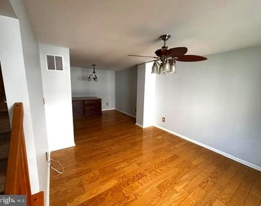 1504 Coventry Way - Photo Thumbnail 6