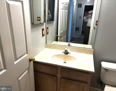 1504 Coventry Way - Photo Thumbnail 9