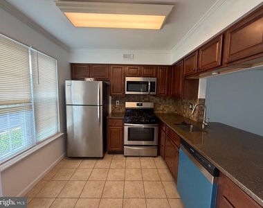 1705 Heatherstone Court - Photo Thumbnail 2