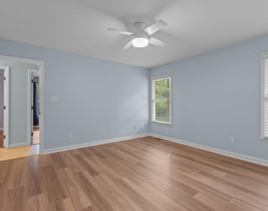 109 Oaklake Court - Photo Thumbnail 24