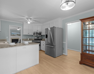 109 Oaklake Court - Photo Thumbnail 10