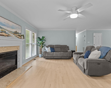 109 Oaklake Court - Photo Thumbnail 3