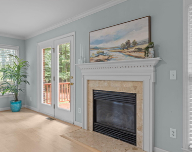 109 Oaklake Court - Photo Thumbnail 2