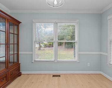 109 Oaklake Court - Photo Thumbnail 16